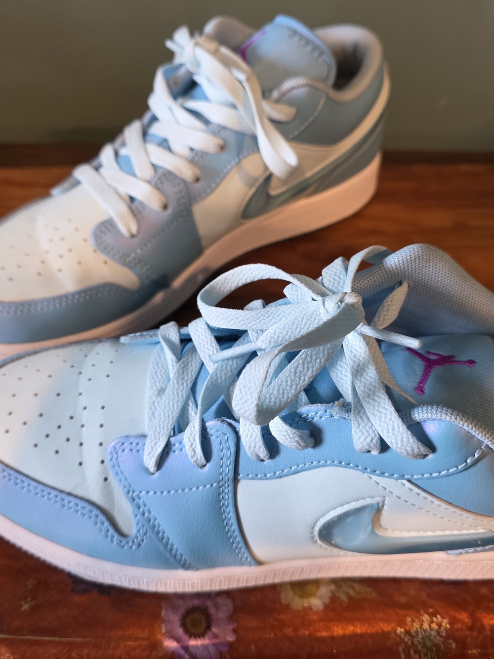 Nike Jordan 1 Low SE Sneakers Yth Size 7 Womens Size 9